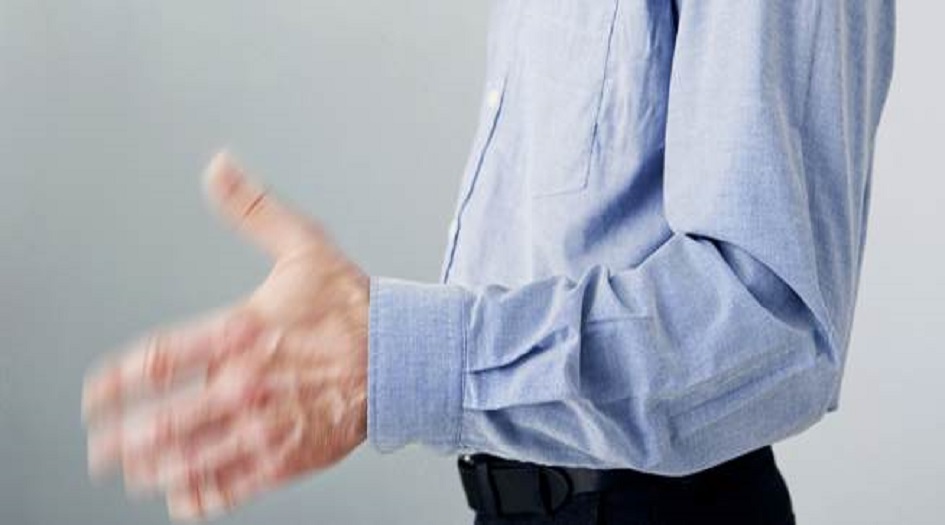 اسباب رعشة اليد : هل هي عارض مؤقت أم علامة على مرض؟  