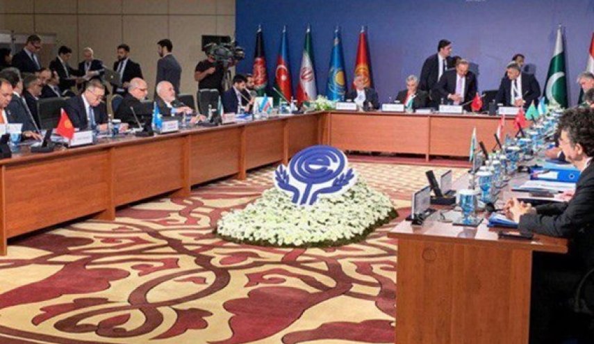 ظريف: ايران ملتزمة بتعهداتها لمنظمة اكو رغم الحظر الاميركي الجائر