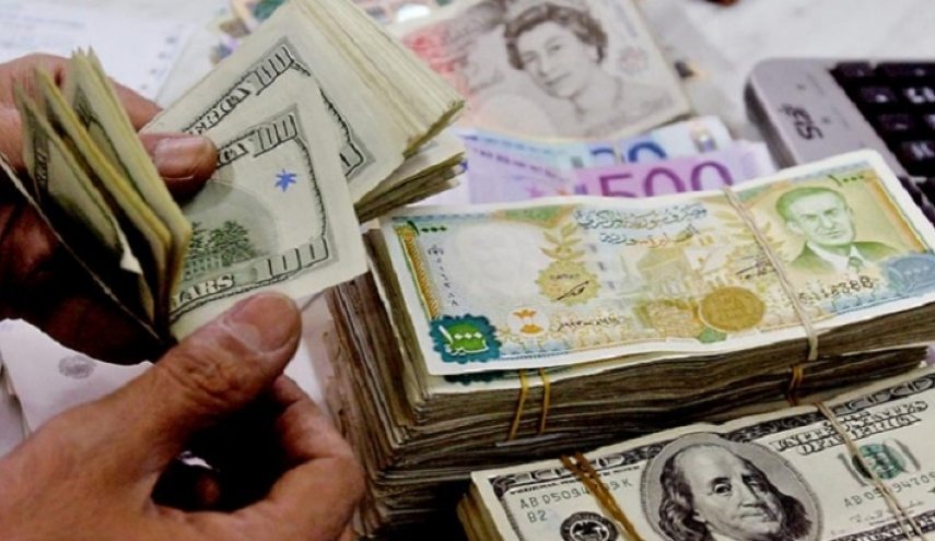 الليرة السورية تسجل مستويات غير مسبوقة وتخالف التوقعات