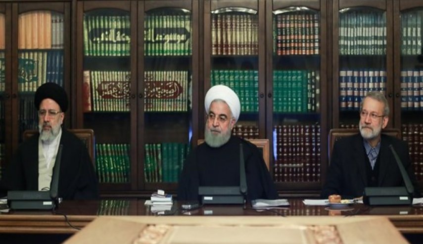السلطات الثلاث في ايران تؤكد على تطبيق قرار تقنين البنزين
