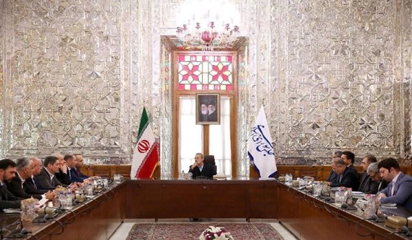 لاريجاني يؤكد على تنمية العلاقات بين طهران وتبليسي