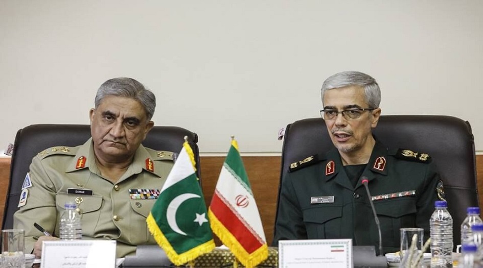 قائدا الجيشين الايراني والباكستاني يبحثان تعزيز التعاون الثنائي