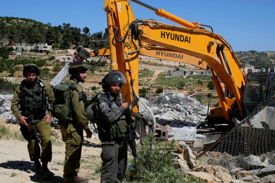 الإحتلال يهدم منزل عائلة فلسطينية في القدس المحتلة