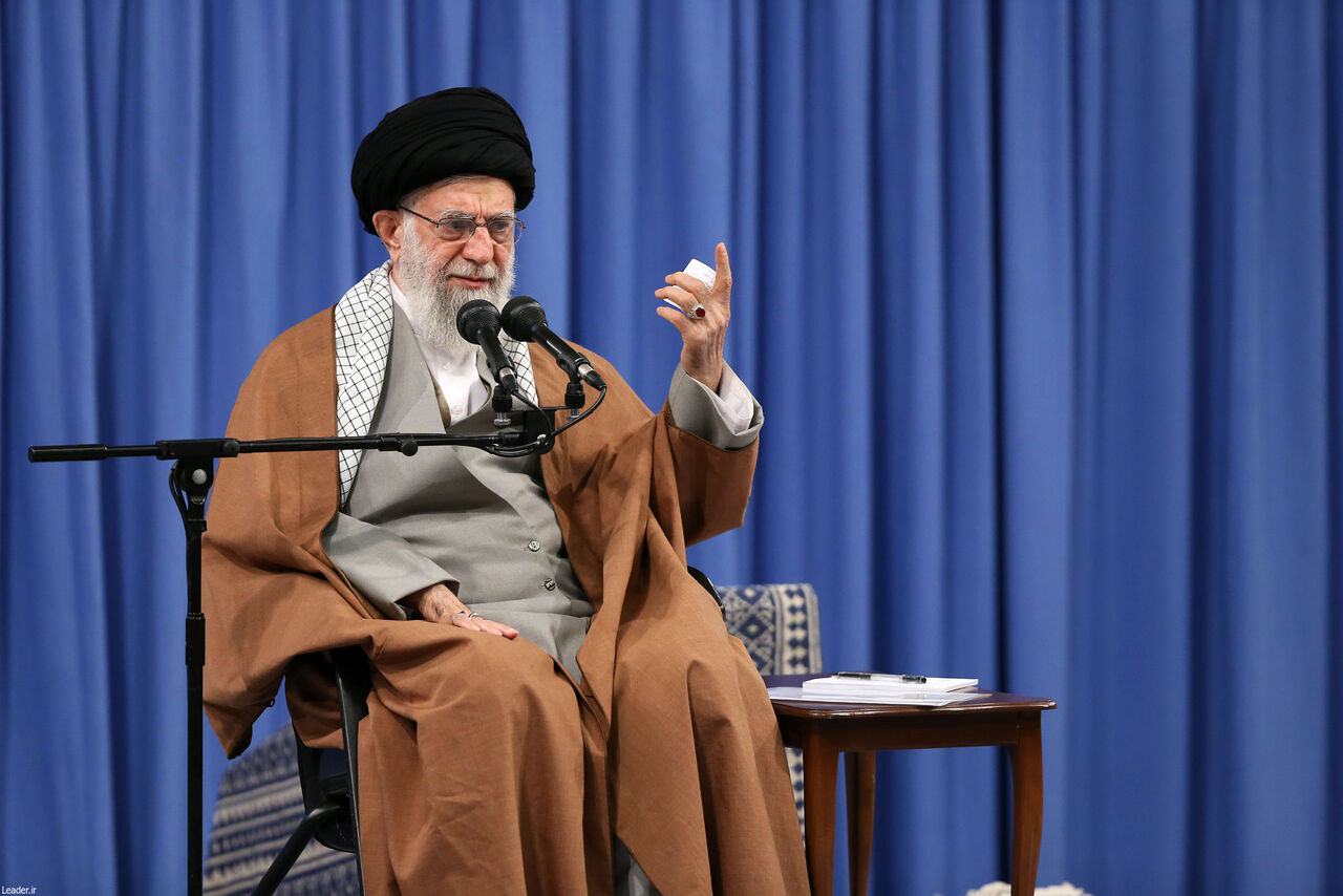 الامام الخامنئي يستقبل اليوم حشدا من التعبويين