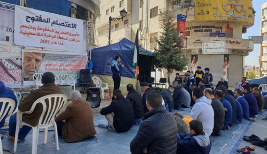 فلسطين..المحررون المضربون عن الطعام يرتدون اكفانهم ويكتبون وصاياهام