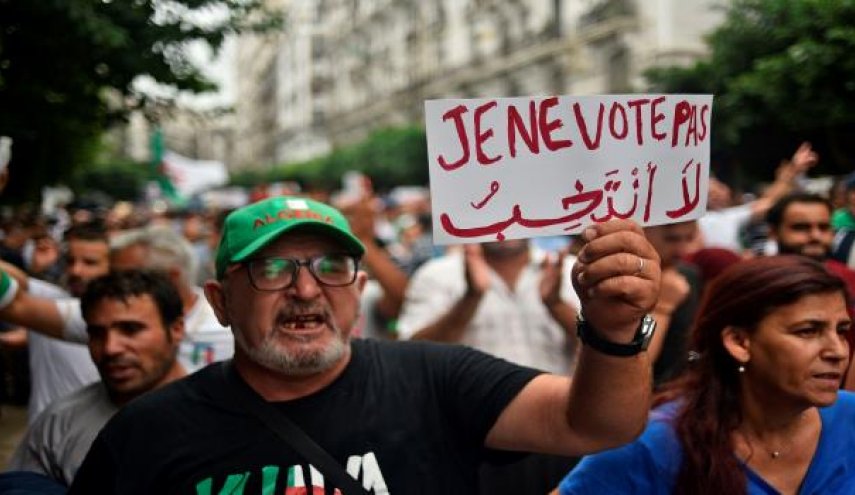 بدء الصمت الانتخابي وسط انقسام في الشارع الجزائري