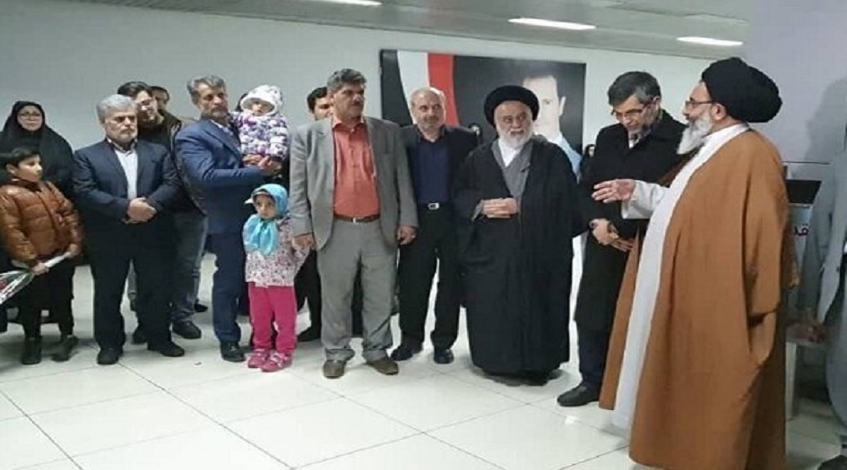 اول قافلة من الزوار الايرانيين تصل الى دمشق