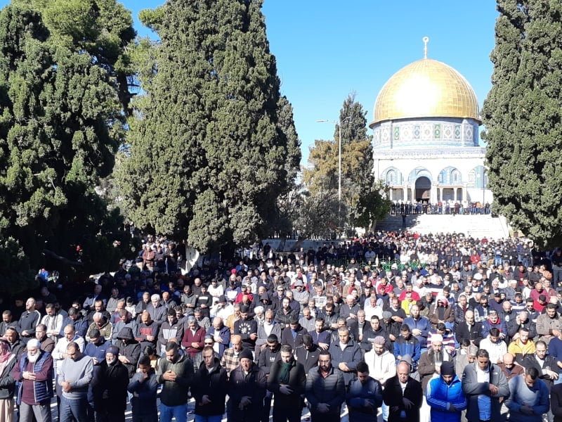بالصور .. 50 الف مصلِ ادوا صلاة الجمعة في المسجد الأقصى