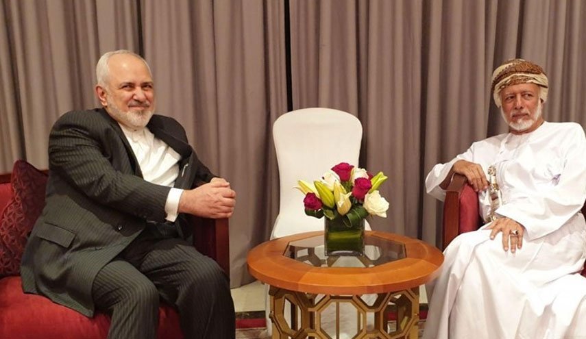 ظريف يلتقي بن علوي في مسقط