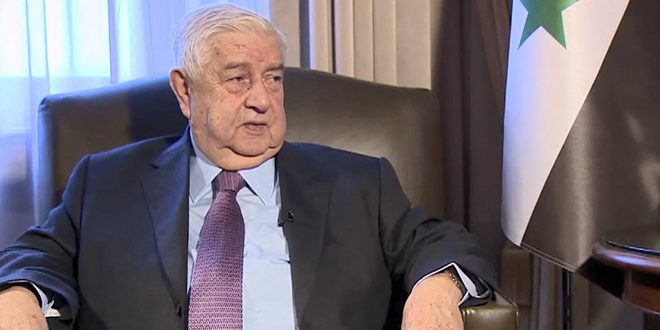 وليد المعلم : آمريكا از داعش براي ادامه اشغال چاههاي نفت سوريه استفاده مي كند
