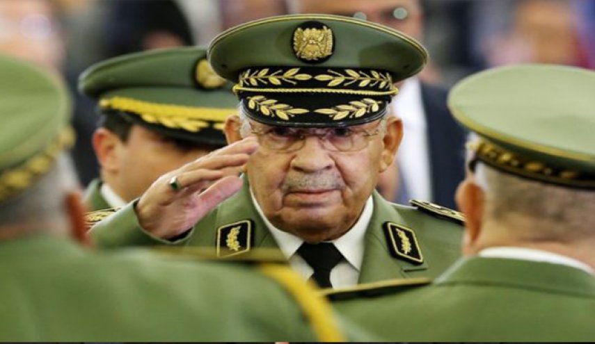 تشييع جنازة الفريق أحمد قايد صالح بصحبة كبار قيادات الجيش المصري