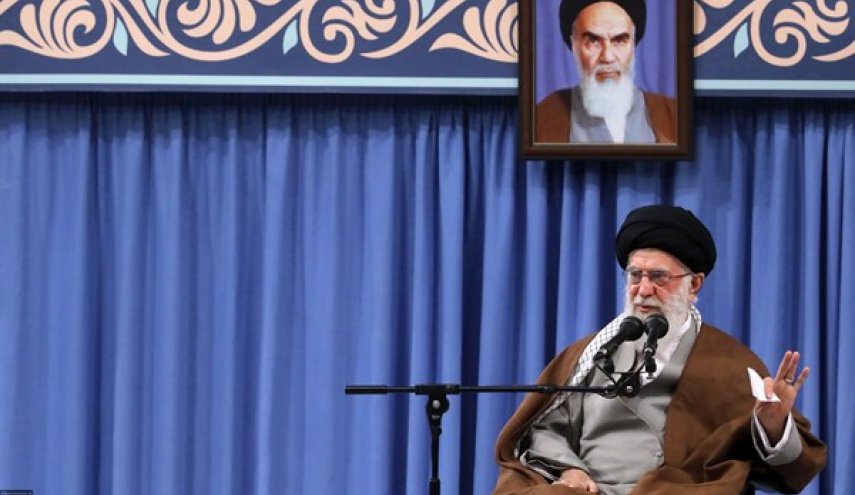 الإمام الخامنئي : الشهيد رمز للتضحية وبذل النفس دفاعا عن الحق