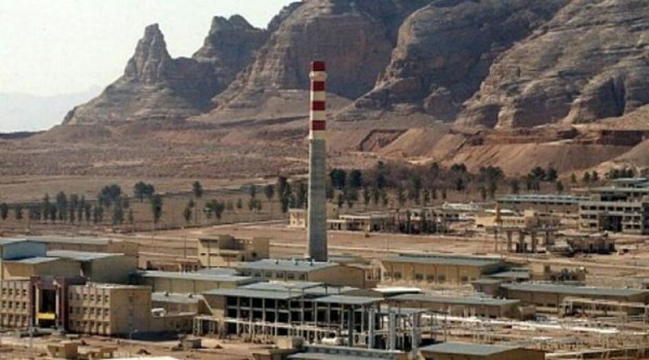 اجراء مناورات في منطقة المنشآت النووية باصفهان وسط ايران