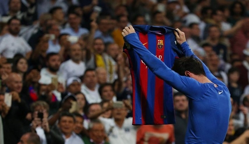 ميسي ينهي الجدل حول مسألة رحيله عن برشلونة