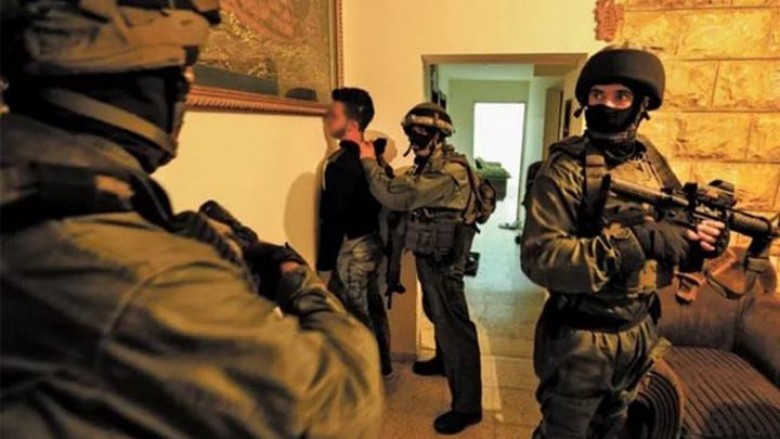  الاحتلال يعتقل أفرادا من عائلة منفذ عملية إطلاق النار بالقدس 