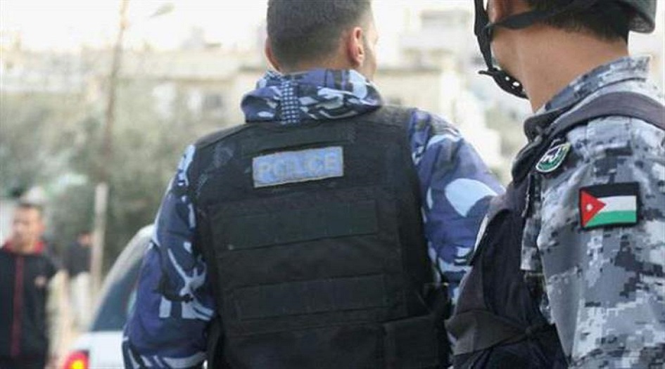  شخص يرتدي علم الكيان الإسرائيلي في الاردن 