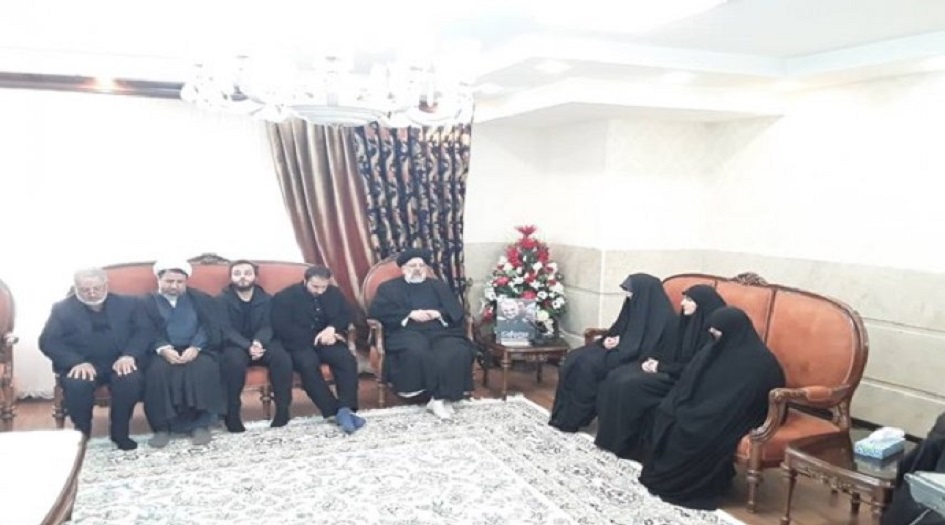 آية الله رئيسي يزور اسرة الشهيد قاسم سليماني