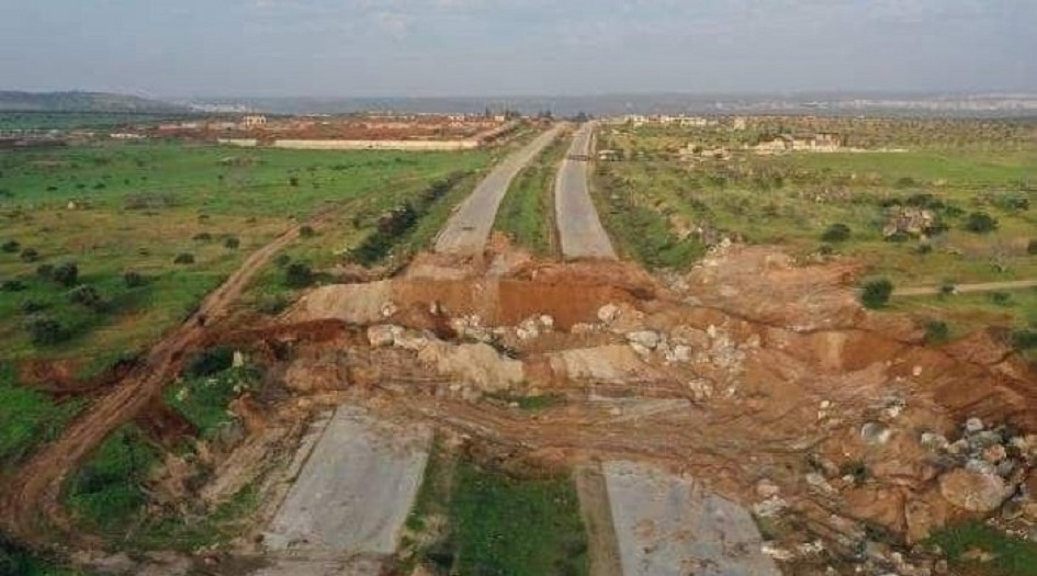 في ادلب.. جماعات ارهابية تدعمهم تركيا قطعوا طريق M4 بالجرافات