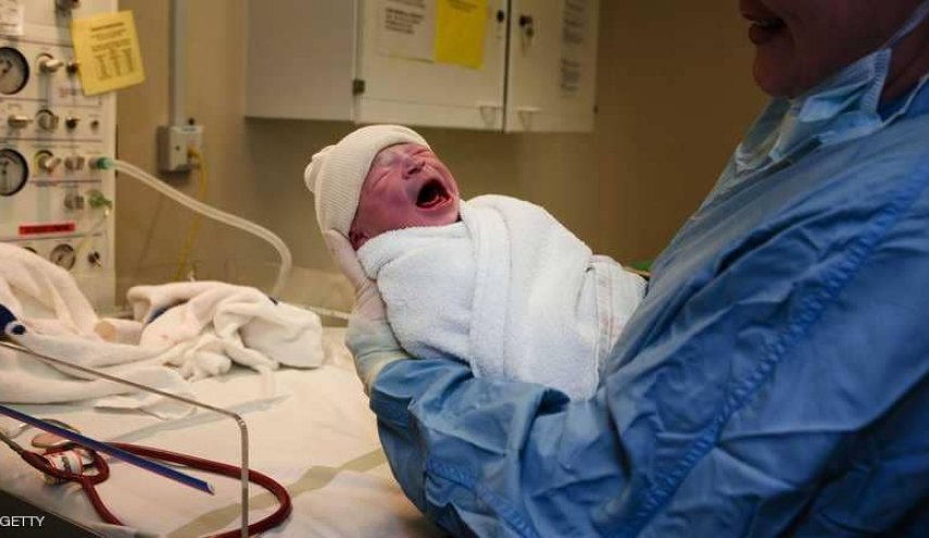 العراق... ولادة "معقدة" لمصابة بفيروس كورونا