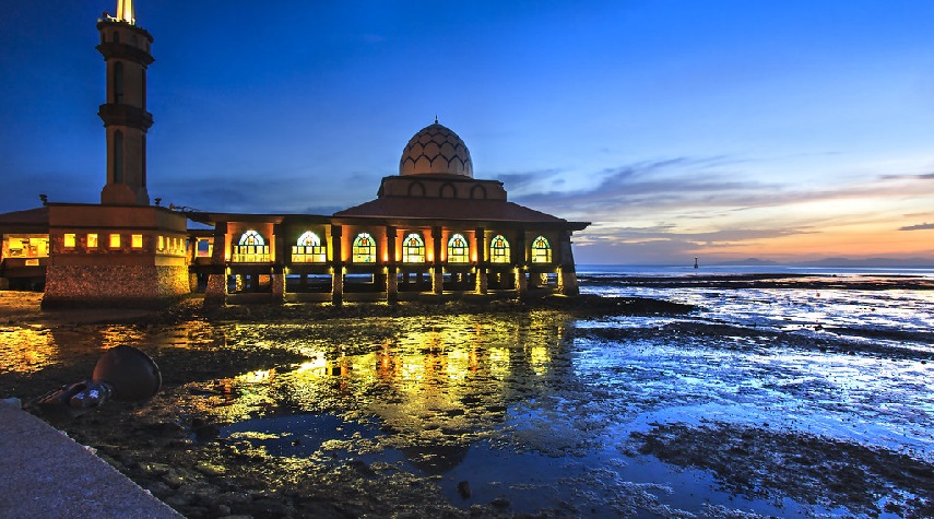 مسجد الحسين مالزي ، مسجدي به روي آب +عكس