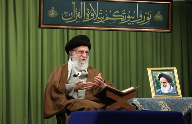 نترسيدن از دشمن و محكم ايستادن مقابل آن از دستورهاي مهم قرآن است