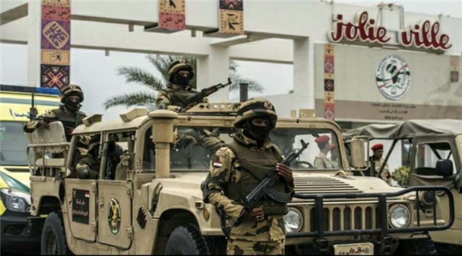 الجيش المصري: مقتل وإصابة 10 عسكريين إثر انفجار عبوة ناسفة في شمال سيناء