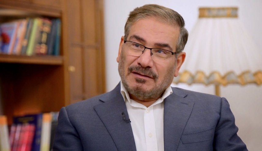 شمخاني: راية ايران خفاقة بعزم وإباء المجاهدين