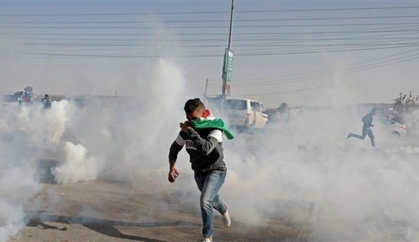الاحتلال يقمع مسيرات فلسطينية بذكرى 