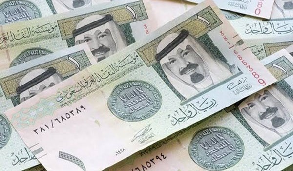 بلومبيرغ: المستهلكون سيتحملون تكاليف سياسة جمركية جديدة بالسعودية
