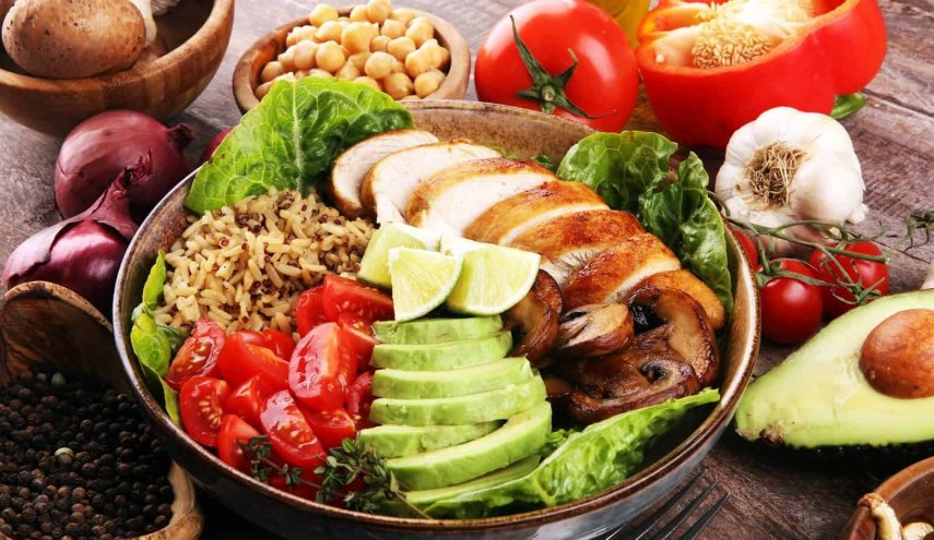 أطعمة تساعد على النوم وأخرى تبقيك مستيقظا طوال الليل