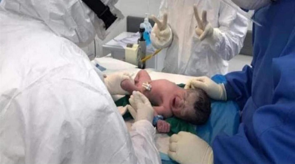 بالصور.. خروج أصغر متعاف مصري من كورونا بعد وفاة والدته