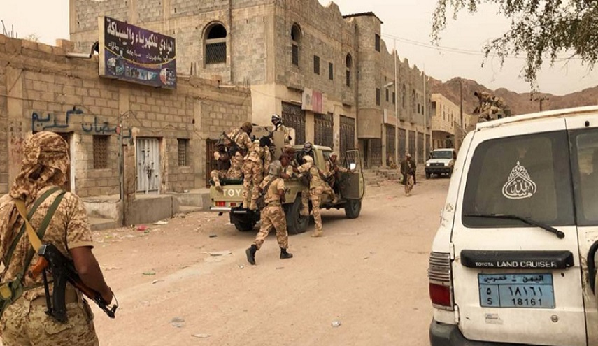 اشتباكات مسلحة بين مرتزقة العدوان السعودي الإماراتي في أبين