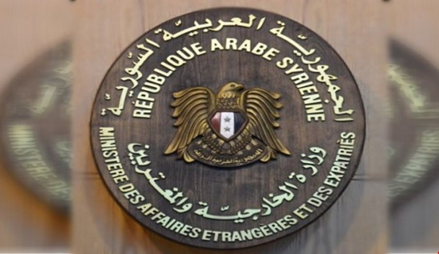 دمشق تدين الاتفاق الموقع بين "قسد" وشركة نفط أميركية لسرقة النفط السوري