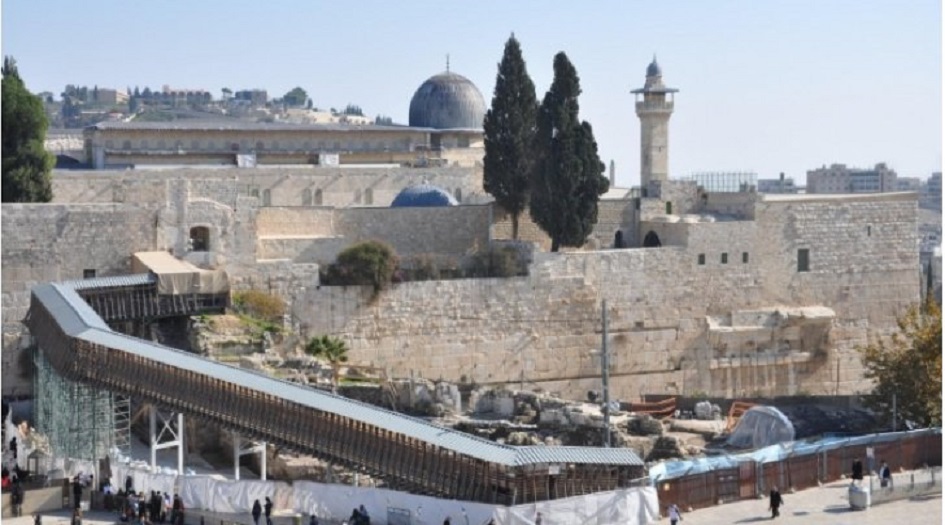 سلطات الاحتلال تركّب أجهزة على سطح الأقصى