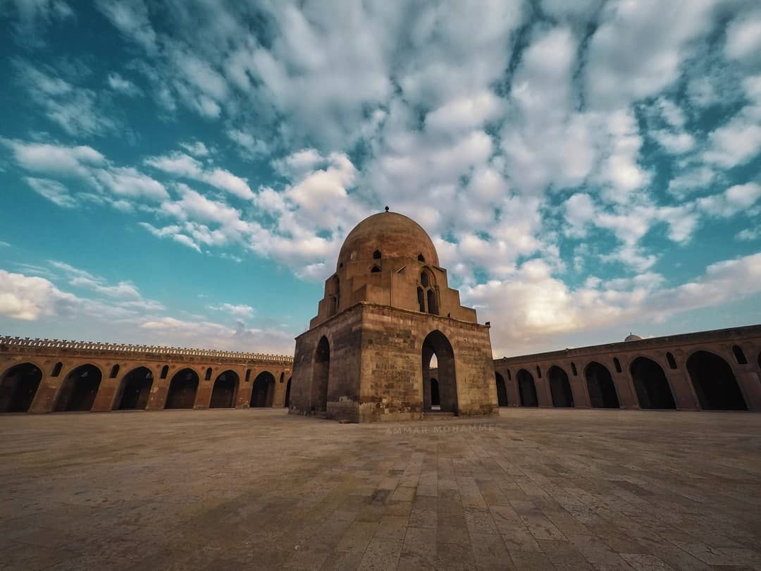 مسجد ابن طولون؛  مسجدي با دوگنبد  