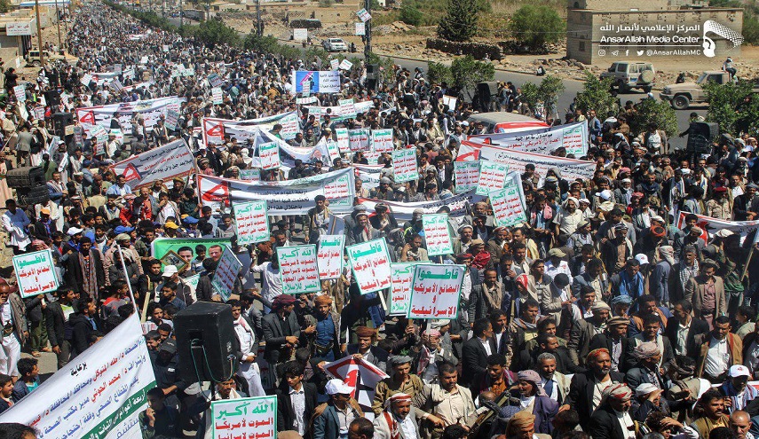 وقفات بصنعاء في ذكرى ألفي يوم من الصمود بوجه العدوان