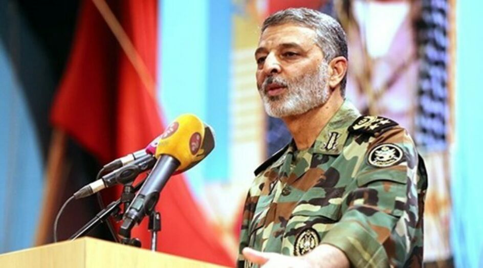 القائد العام للجيش الايراني: تجاربنا في مرحلة الدفاع المقدس بمثابة كتاب ينير لنا الدرب