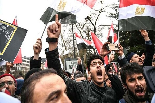 فراخوان رهبر معترضان مصري براي برگزاري تظاهرات در «جمعه پيروزي»