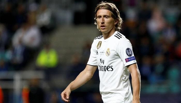 مودريتش: لا أريد أن أكون عبئا على ريال مدريد