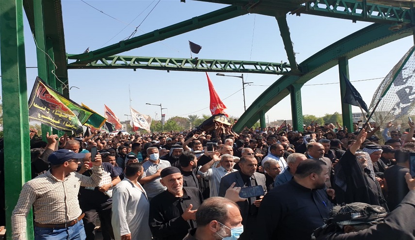 شاهد.. تشييع حاشد لجثمان ’السيد الطويرجاوي’ في هندية كربلاء