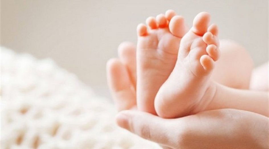 امرأة تضع مولوداً يحمل أجساماً مضادة لفيروس كورونا
