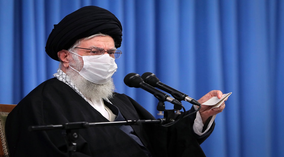 الامام الخامنئي: الشعب الايراني يكن احتراما خاصا للممرضين والممرضات