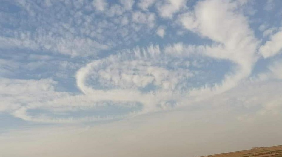 بالصور.. سحب غريبة في مدينة عراقية  والسبب...