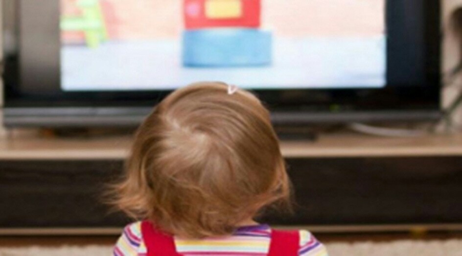ظهور جسم اسود بحلق طفلة .. لكن المفاجأة محرجة!