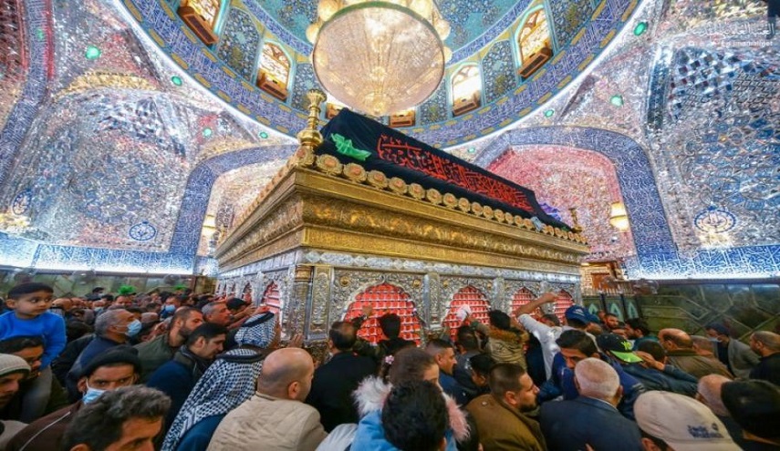 المؤمنون يحيون ذكرى استشهاد السيدة الزهراء(س) عند المرقد العلوي