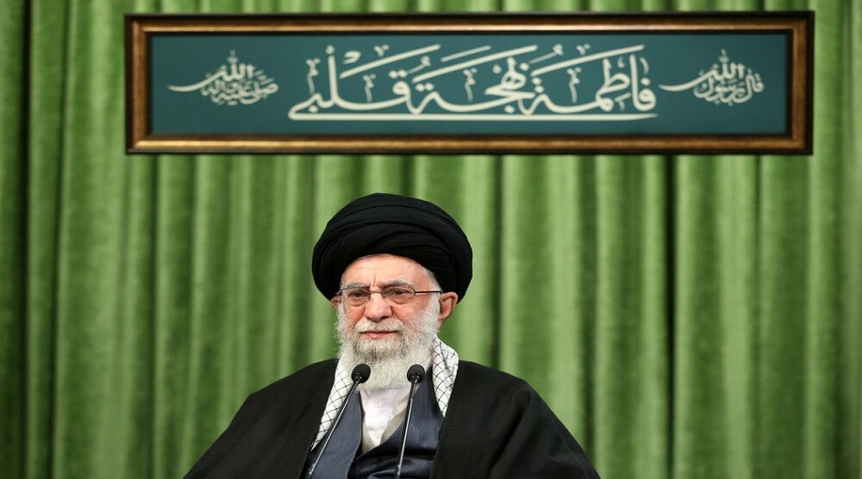 قائد الثورة الاسلامية: يلتقي جمعا من قادة ومنتسبي سلاح الجو للجيش