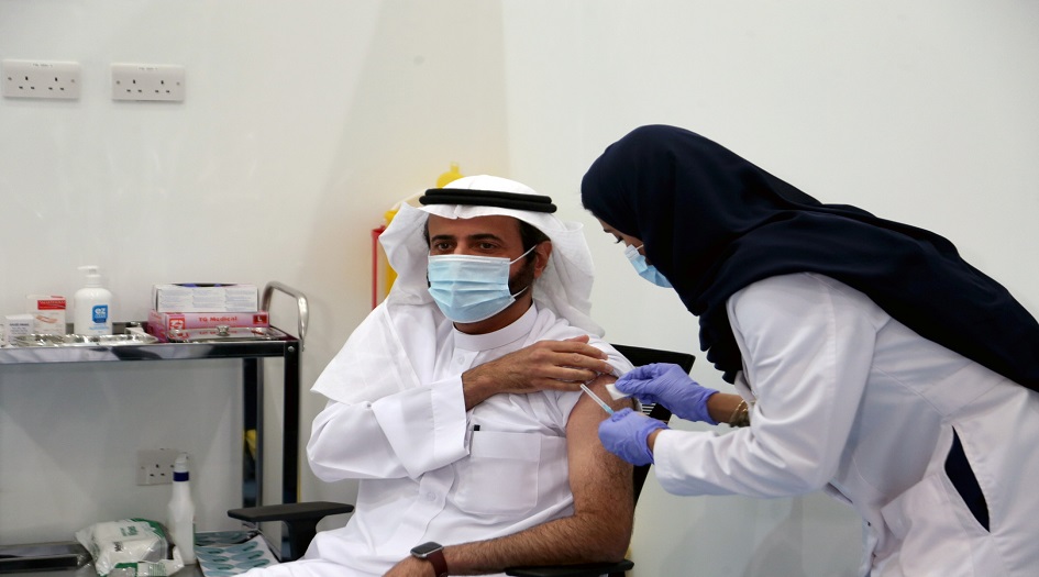 وزيرة الصحة القطرية تدعو المواطنين لتلقي اللقاح
