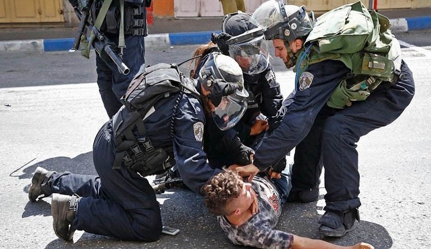 الاحتلال يعتدي على مصلين في 
