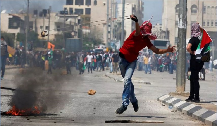 اعتقال 7 فلسطينيين خلال مداهمات ومواجهات في مخيم الجلزون