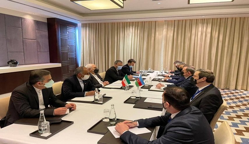 ظريف يبحث مع ونظيره الاذربيجاني العلاقات الثنائية